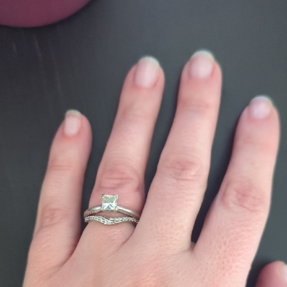 Elegant Solitaire Diamond Ring With Wedding Band - Picture 3 of 10